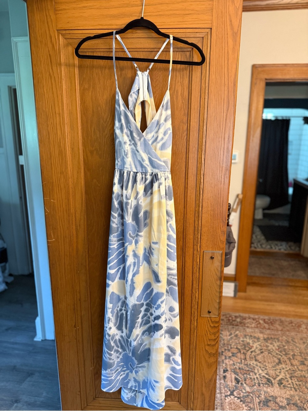 Sleeveless V-Neck Floral Maxi Dress in Blue and Cream